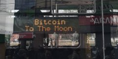 “比特币到月球”标志出现在乌克兰电车上